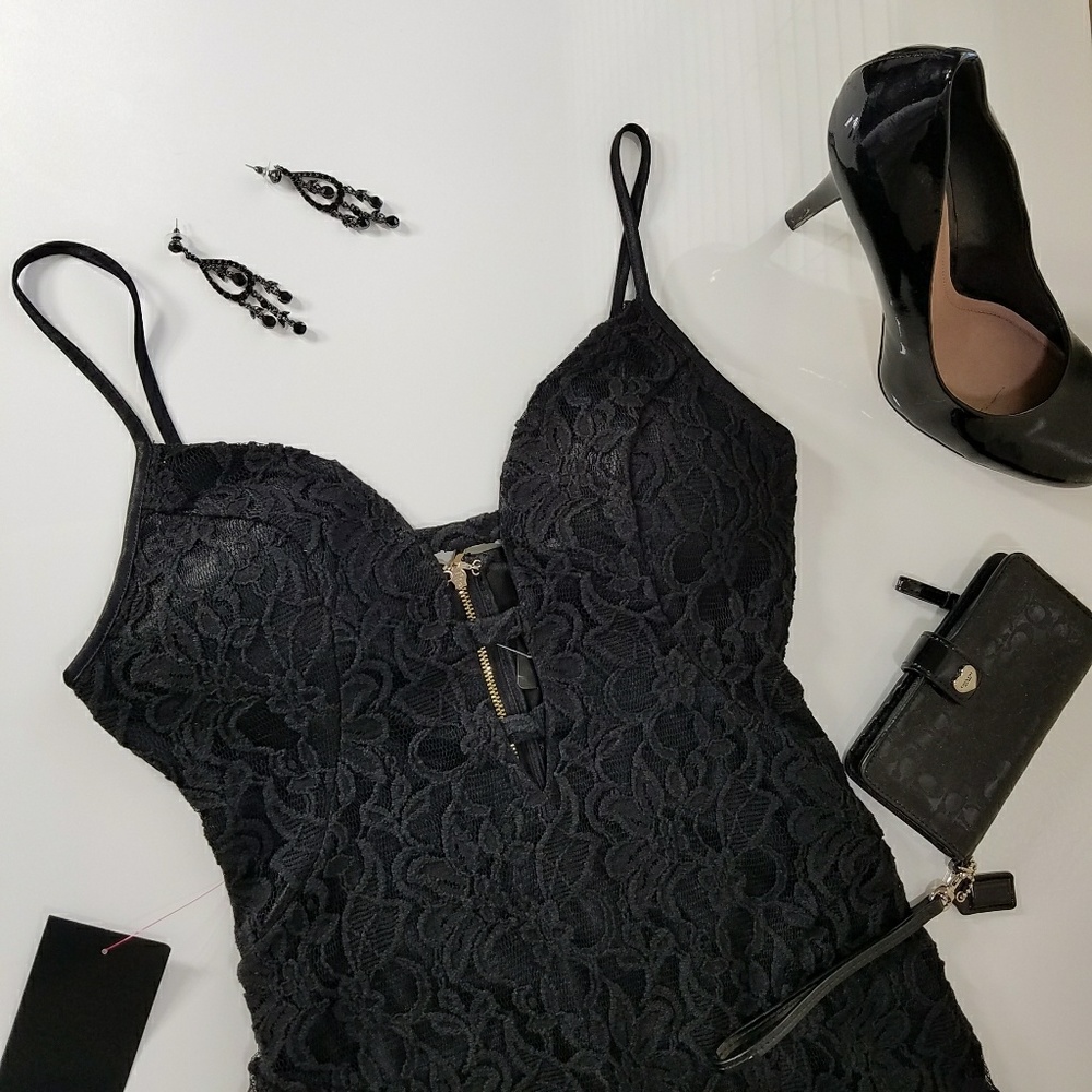 Sale!💗Gorgeous Strappy Deep V Lace Black Dress - Picture 6 of 7