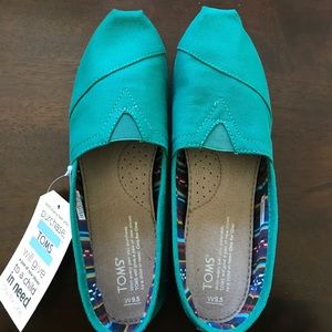 Toms Classic Slip ons