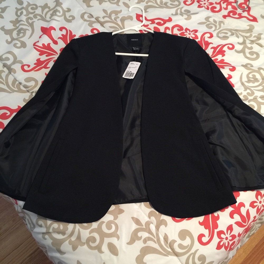 🖤 Black Cape Blazer Forever 21 🖤