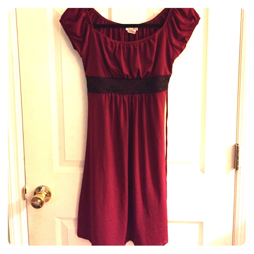 Body Central maroon dress with black lace detail