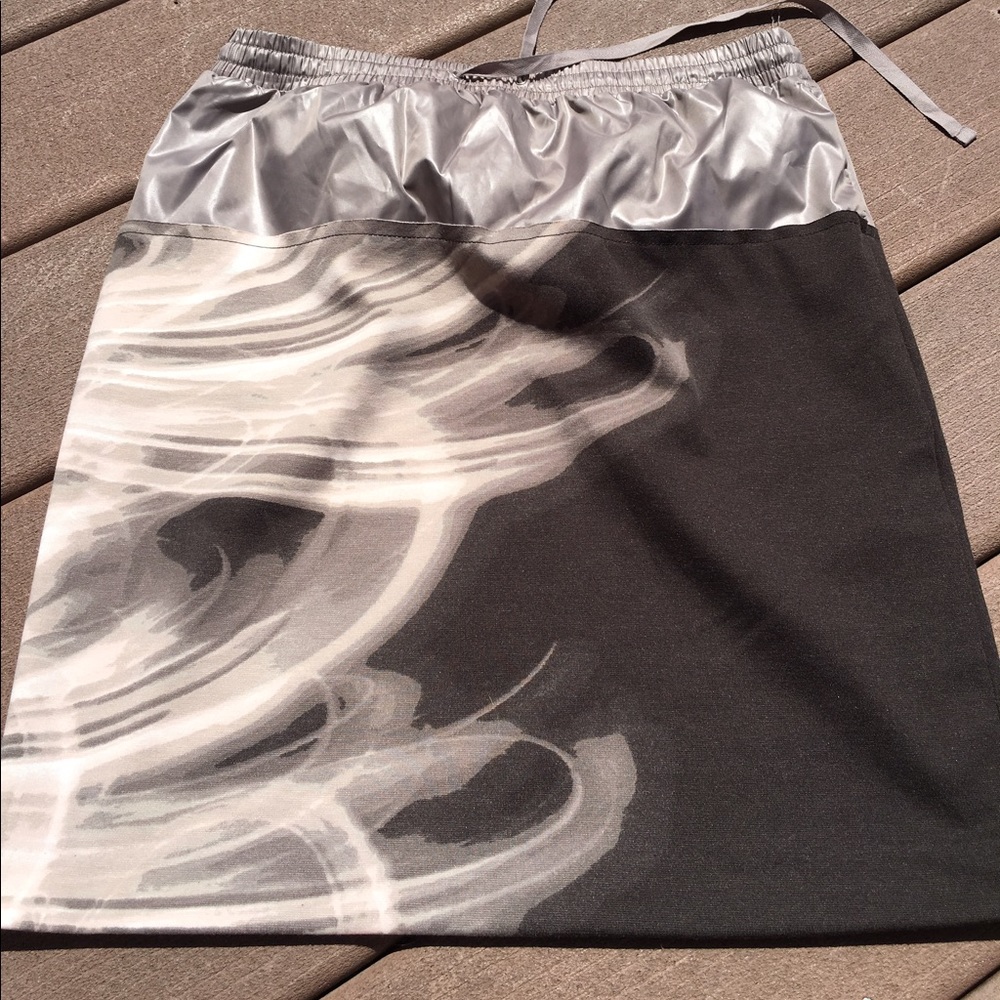 Vera Wang Tan/light pink skirt