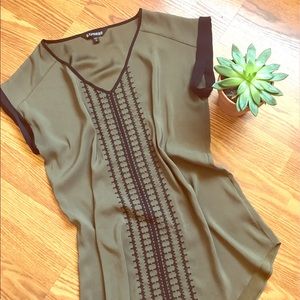 Express blouse with lace design