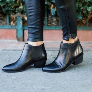 Joie Barlow bootie black size 8