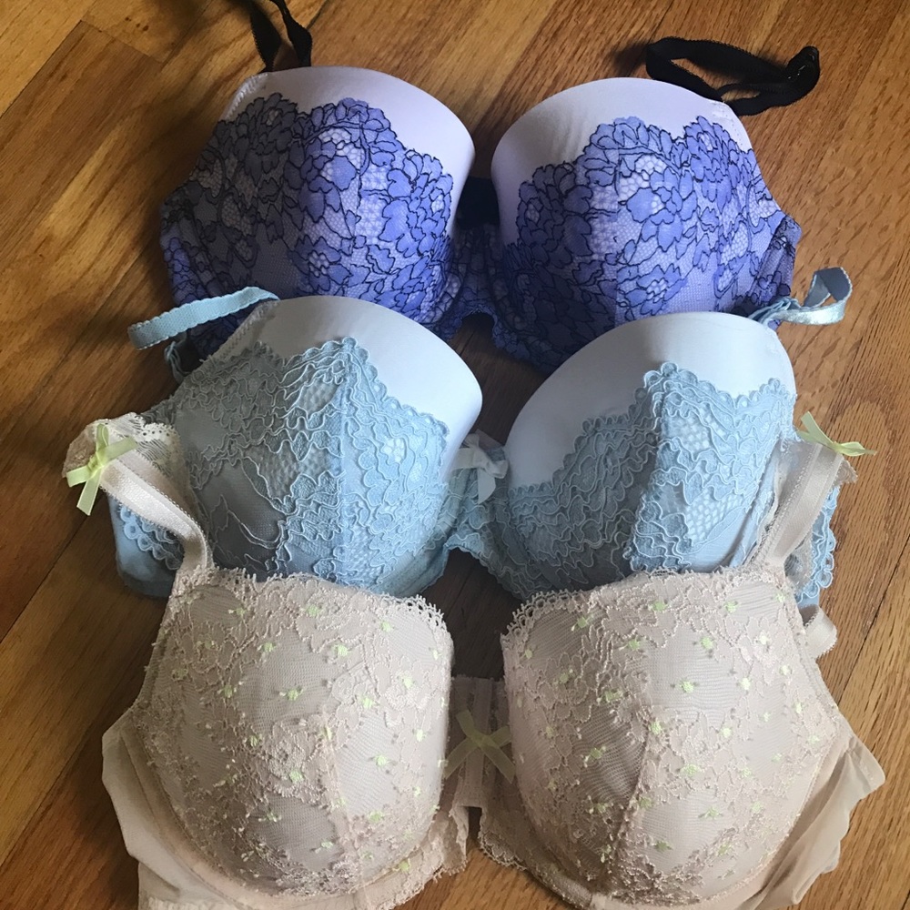 Sold!! Victoria secret bras