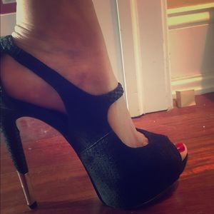 Black Strap Heeled sandals