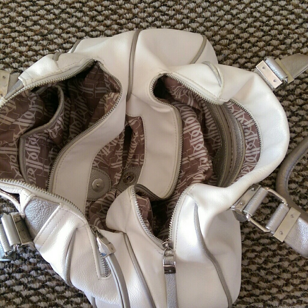JLO JENNIFER LOPEZ

 shoulder bag/purse - like new