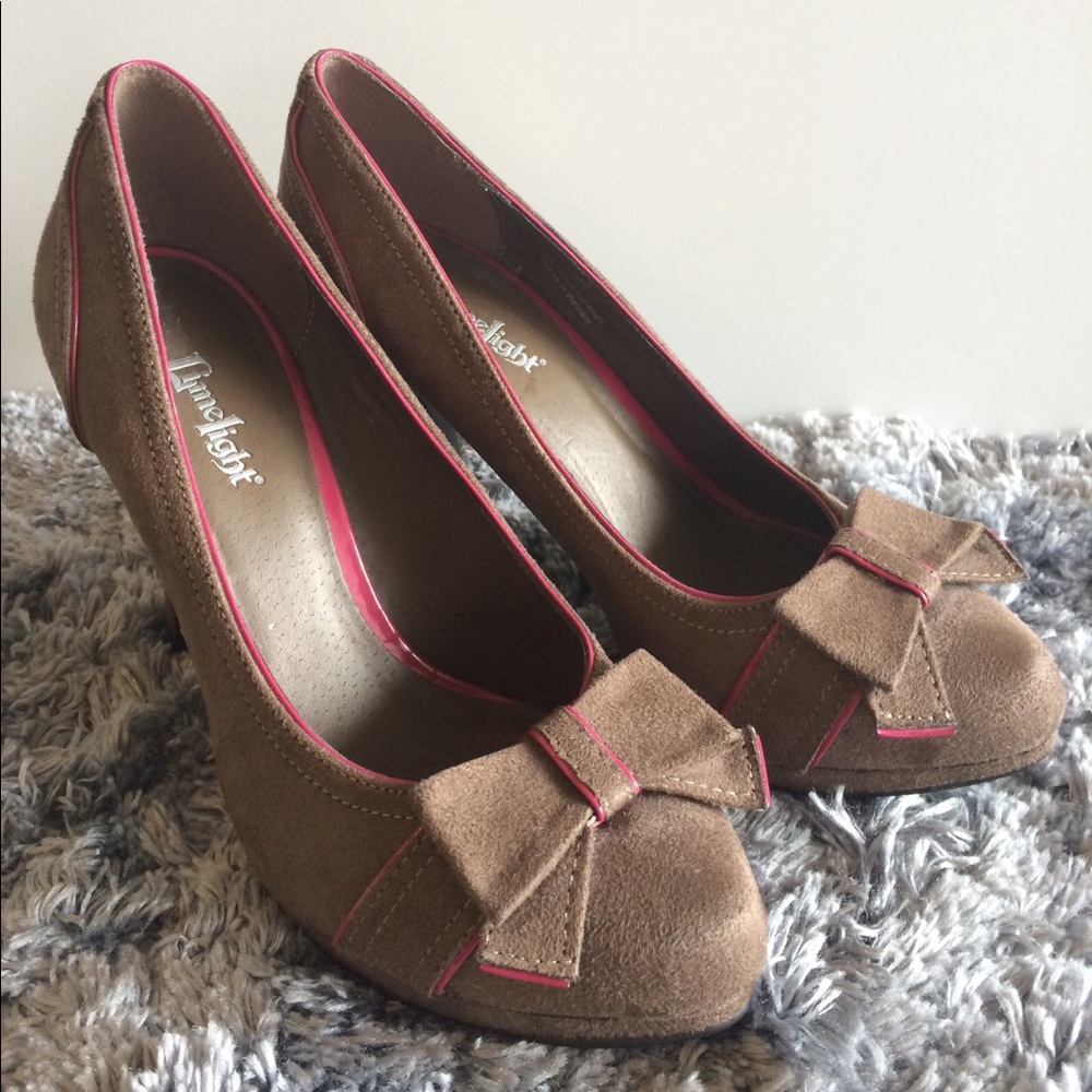 Brown heel with patent leather pink piping detail