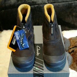 Clarks Outdoor Muckers. NWT.