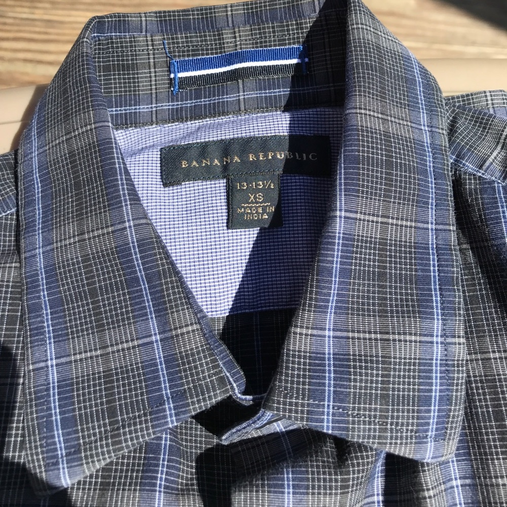 $5 SALE Banana Republic blue/gray plaid buttondown