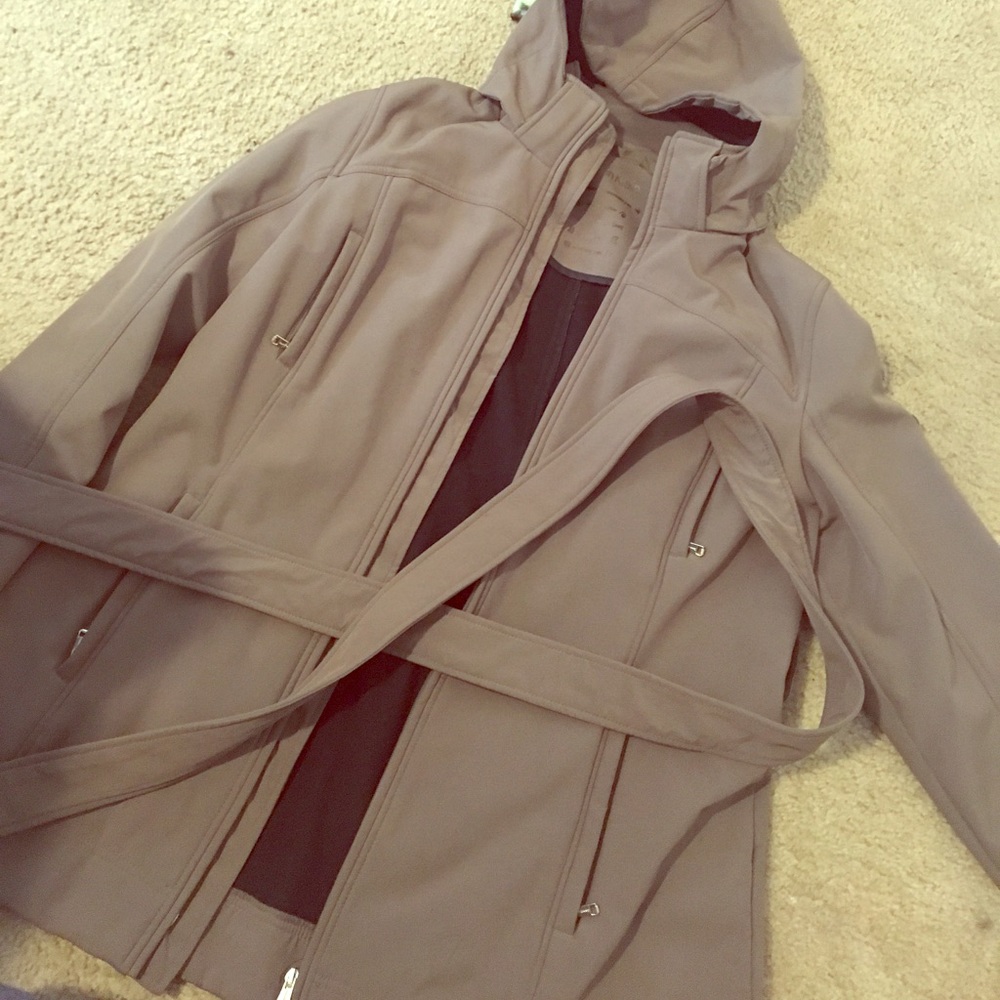 *Water resistant/breathable shell, detachable hood