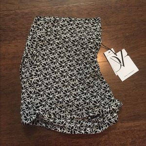 Diane Von Furstenberg floral shorts size 6 - NWT