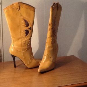 Heeled tan cowboy boots