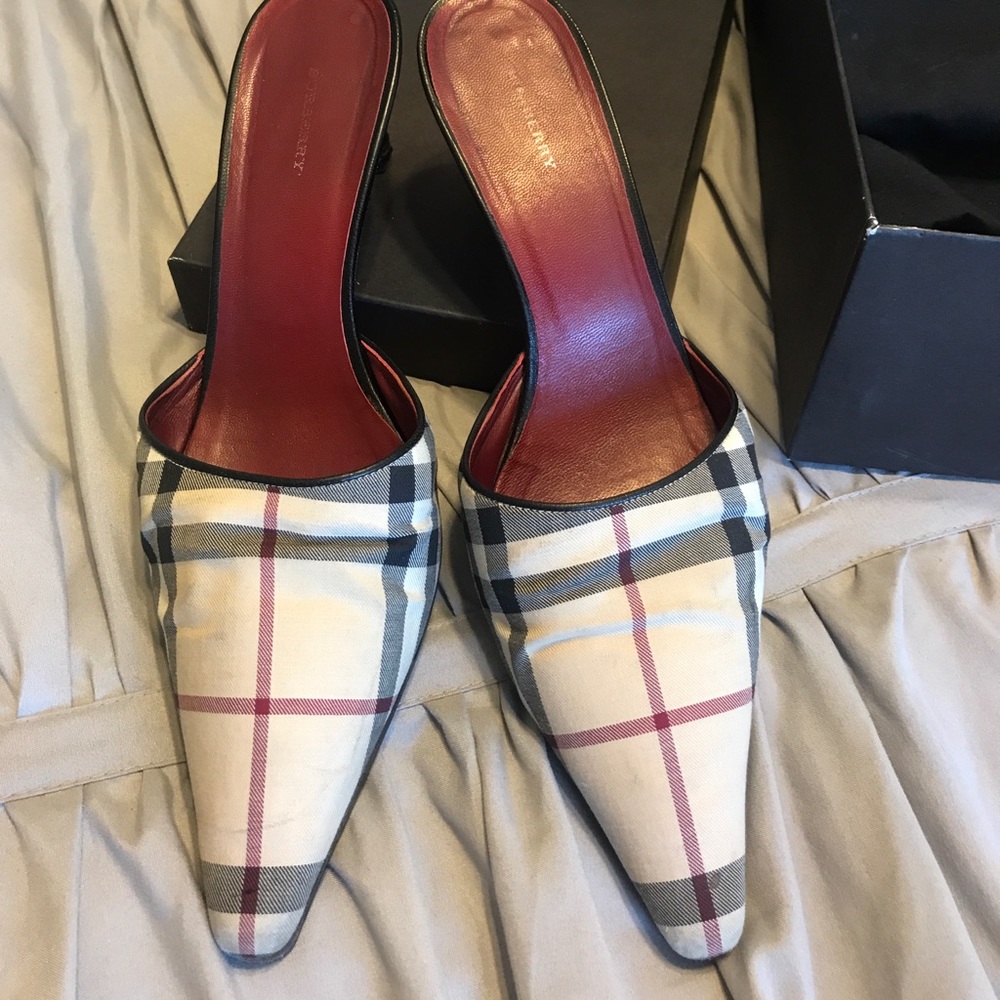 BURBERRY sandals!