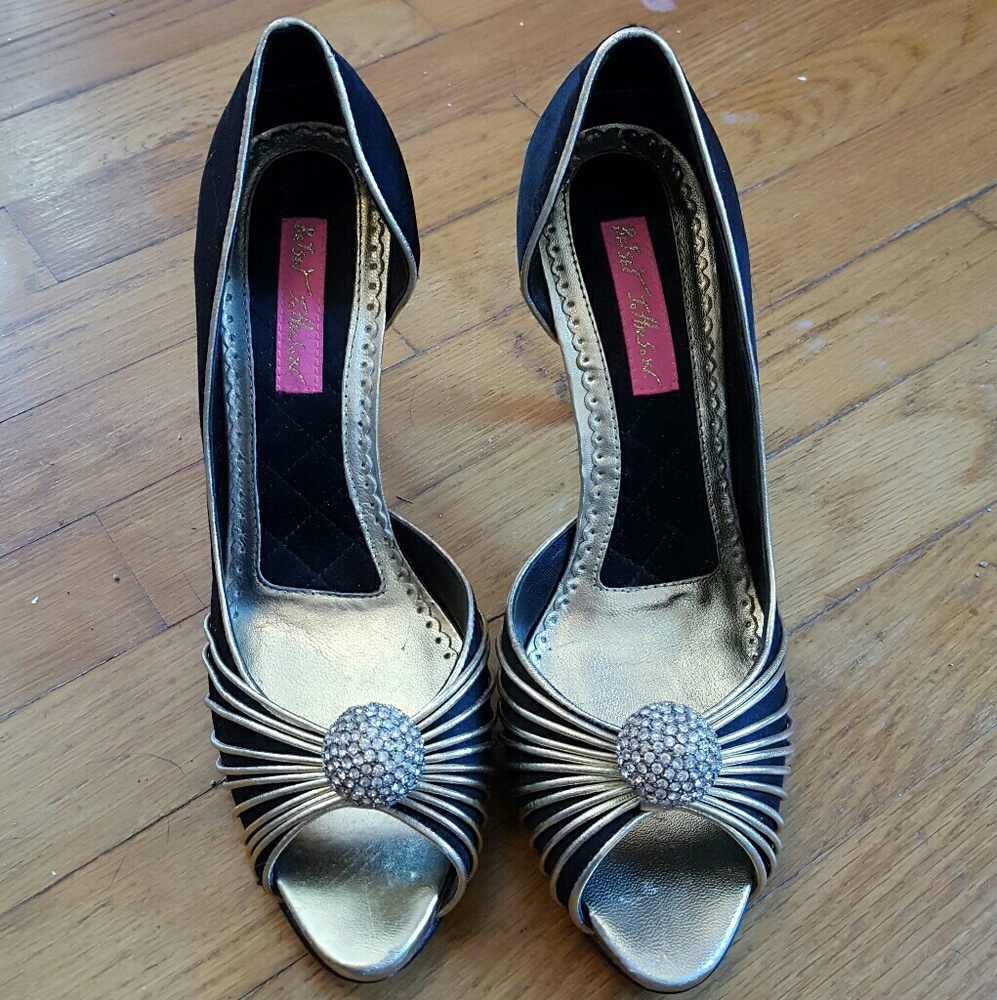 Black and gold betsey Johnson heel