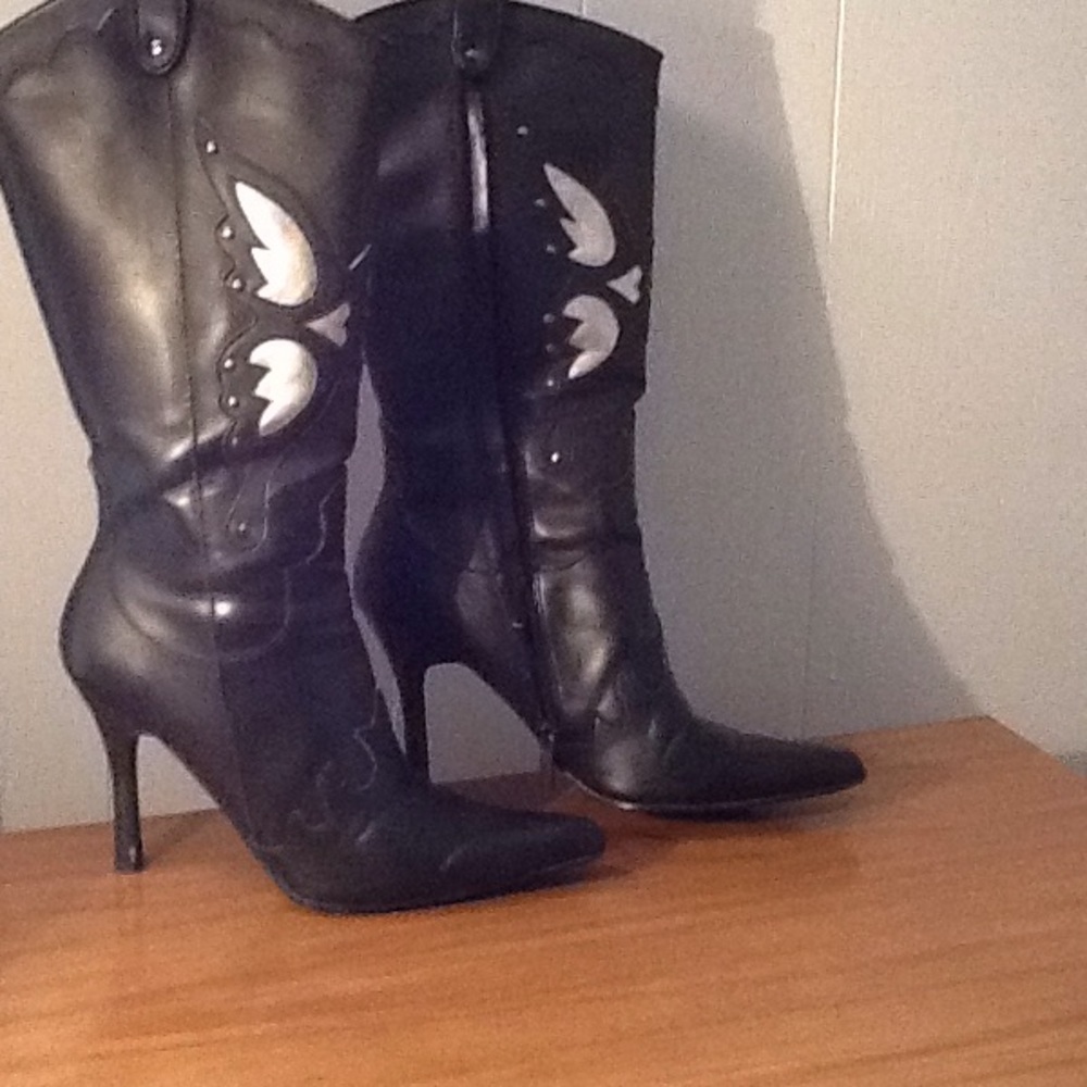 Heeled cowboy boots