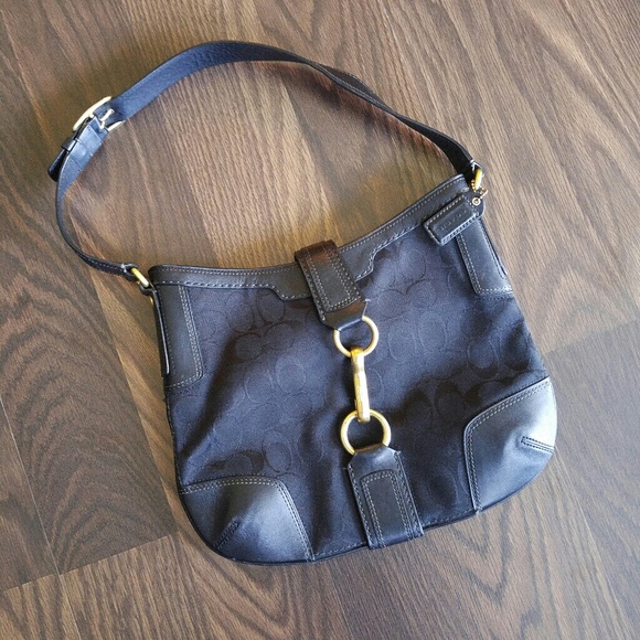 Coach Handbags - 🌟HOST PICK🌟 Coach Shoulder Bag