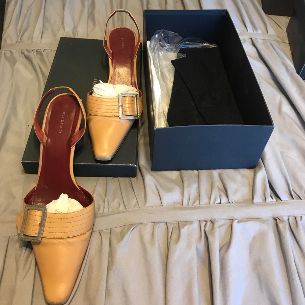 Tan and red BURBERRY sandals!