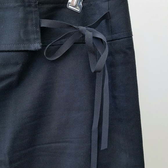 Black LOFT lined skirt with tan stitched detailing - Picture 2 of 6