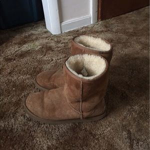 chestnut uggs flexible price!!!
