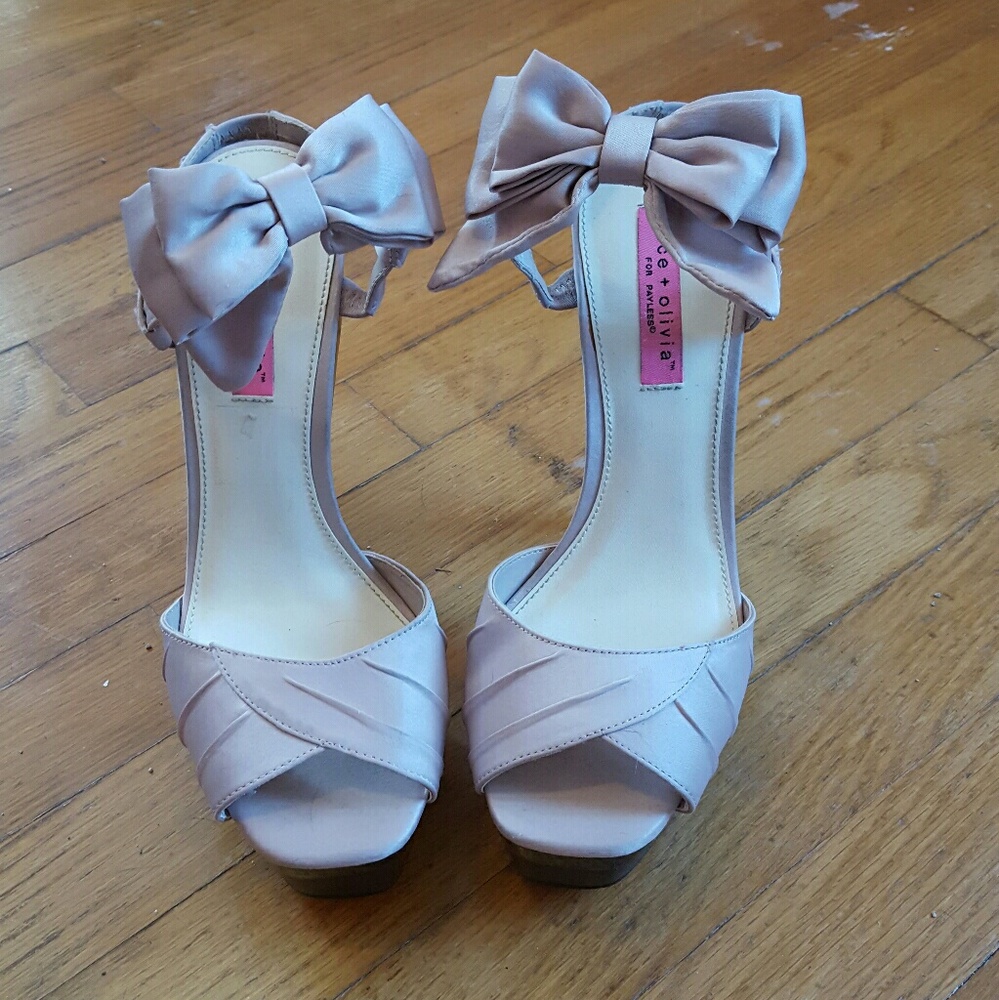 Pale pink Alice and Olivia heels
