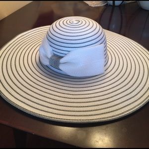 White black striped wide hat.