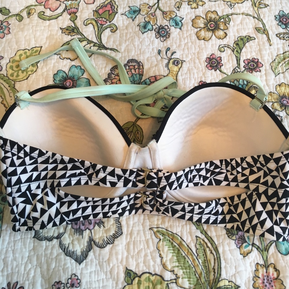 Patterned Bathing Suit Top - Picture 2 of 3