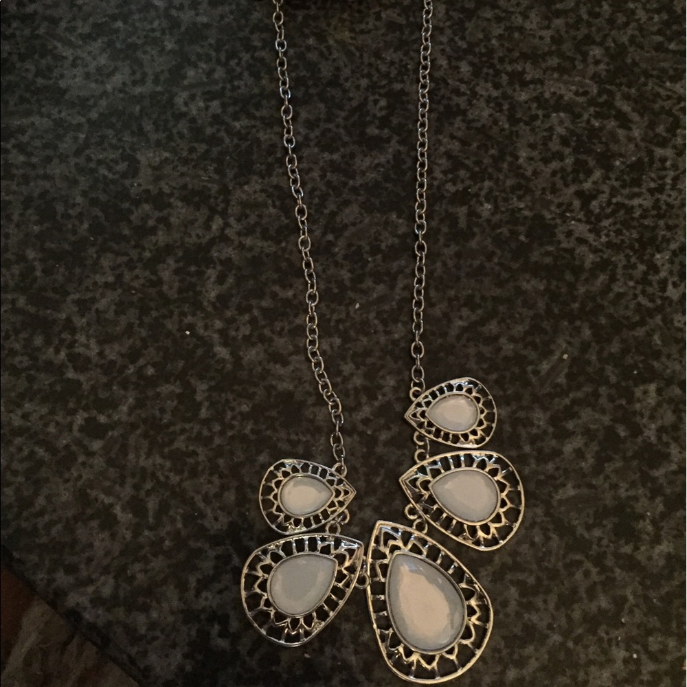 Earring and necklace set Brand New STUNNING