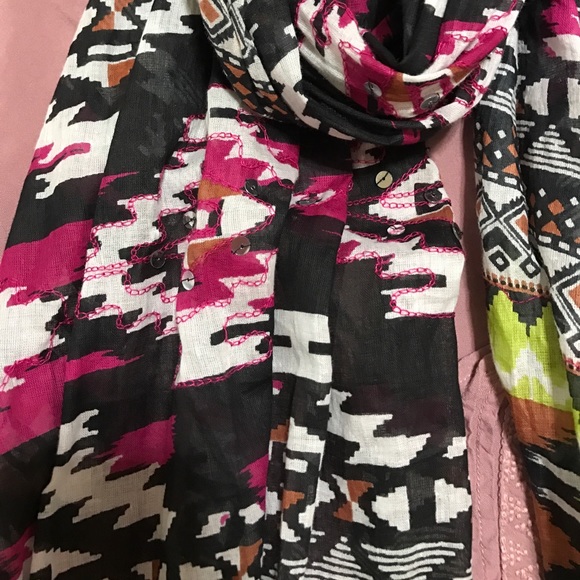 Aztec Print Scarf - Picture 2 of 8