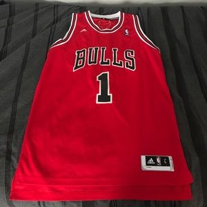 Derrick Rose Chicago Bulls jersey.