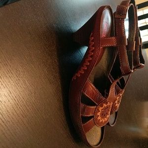 Pikolinos brown leather sandal size 8