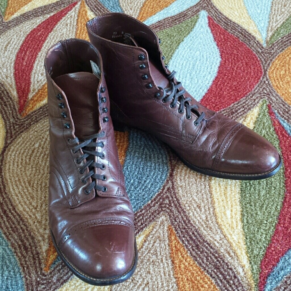 Mens size 13D. STACY ADAMS lace up, cap toe boot.