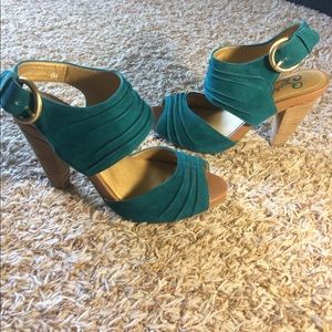 Seychelles Turquoise Suede Heels w/ Gold Buckle
