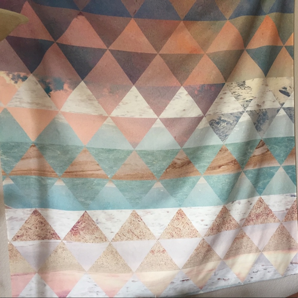 Geometric beach tapestry by Kei - Picture 2 of 3