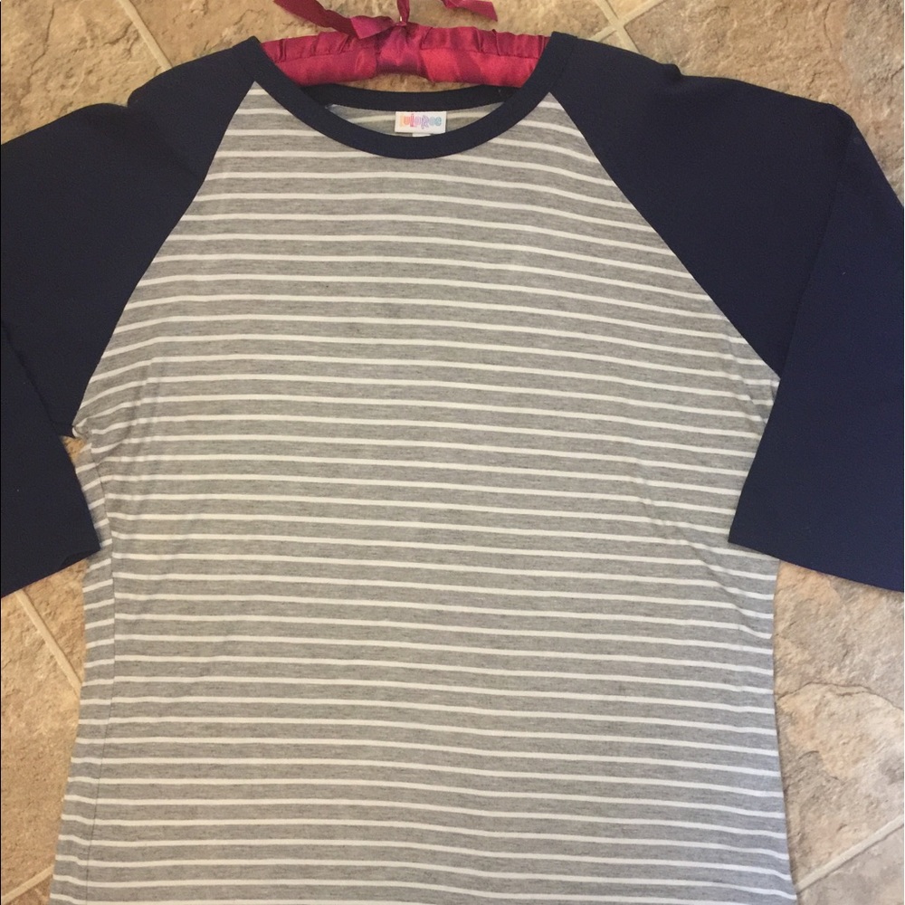 **XL** ~ LuLaroe "Randy" Shirt