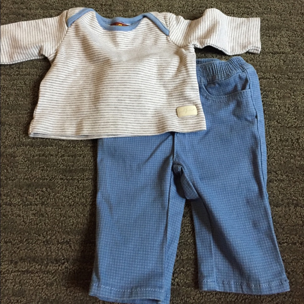 Boys 0-3 month matching set. White,grey and blue.