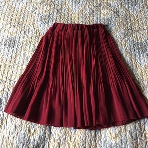 Pleated burgundy skirt
