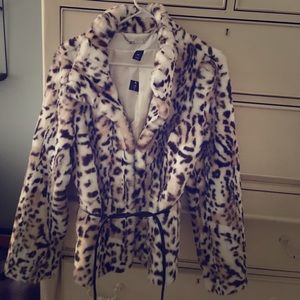 **NWT** White House Black Market Animal Print JKT