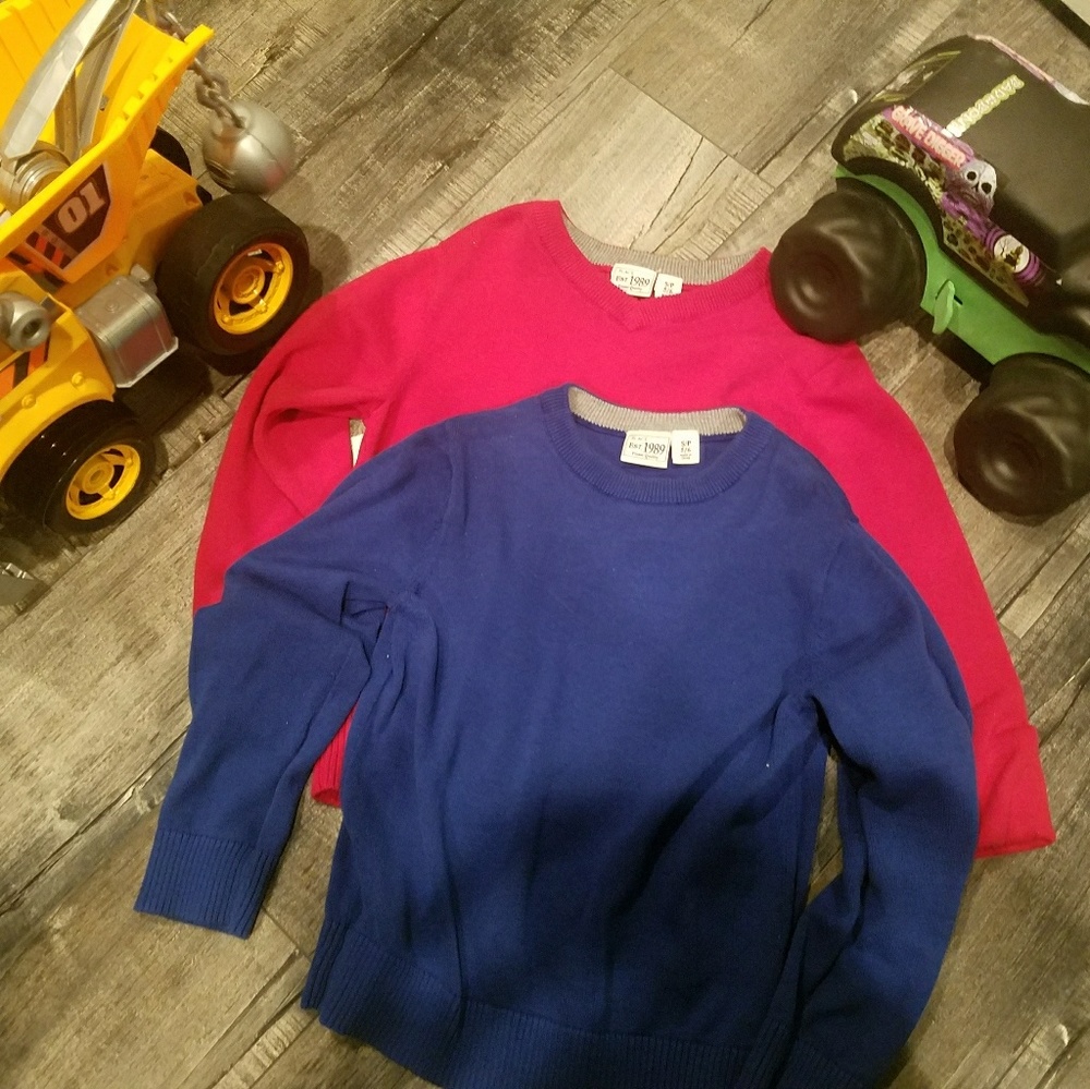 2 children sweaters size 5/6