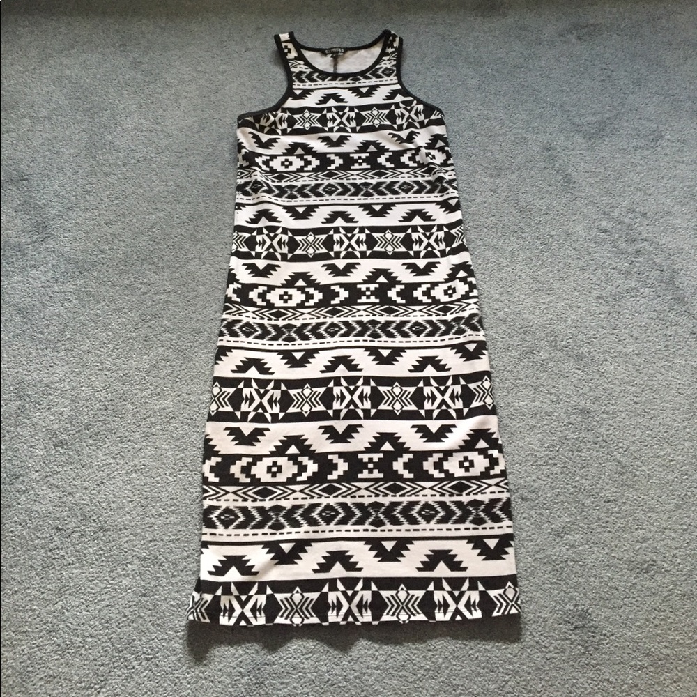 Flattering Express black&white printed midi dress