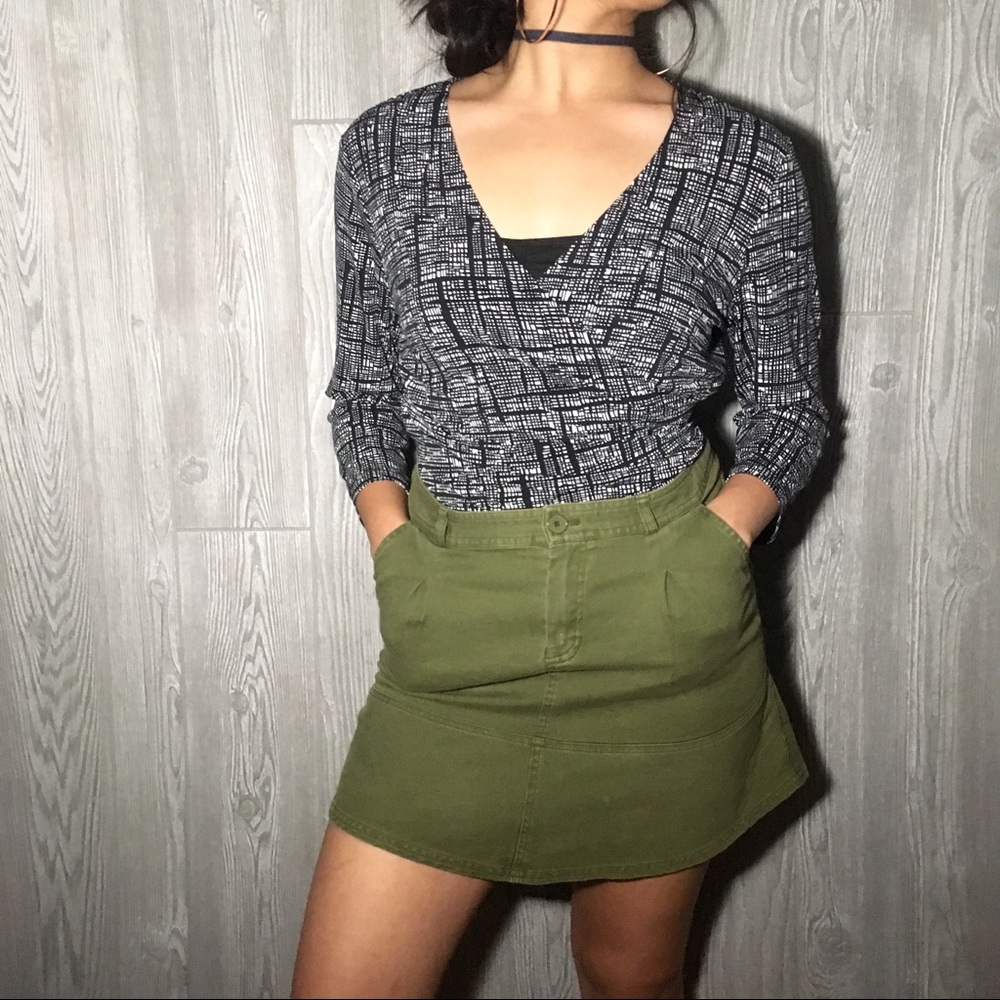 Wrap-around pattern top - Picture 2 of 7