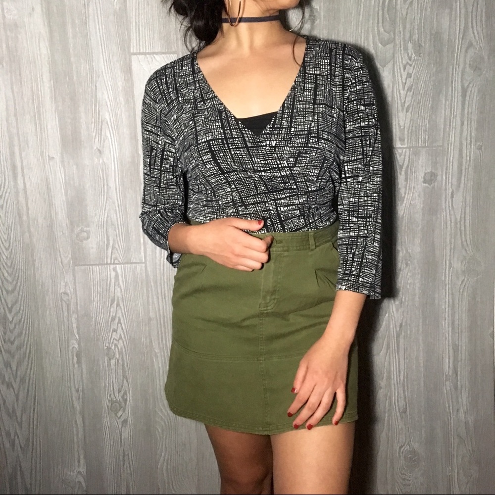 Wrap-around pattern top - Picture 5 of 7