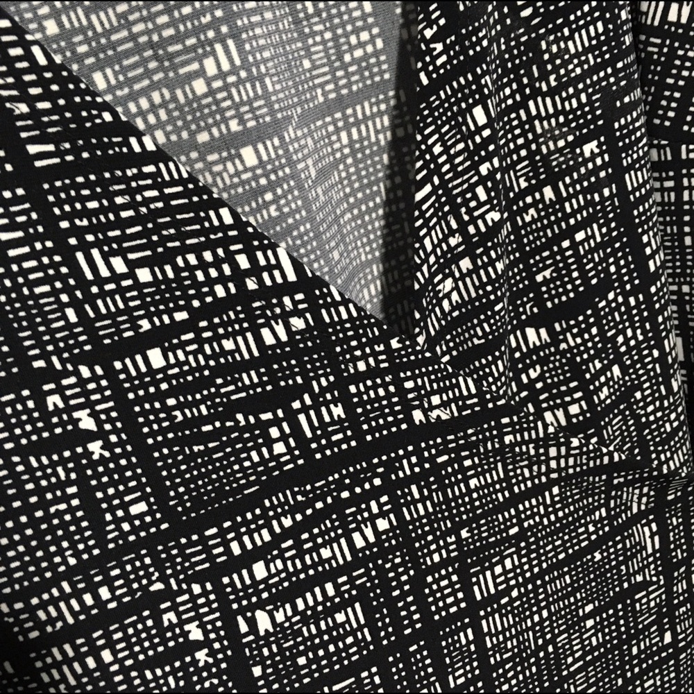 Wrap-around pattern top - Picture 6 of 7