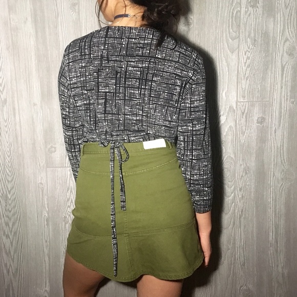 Wrap-around pattern top - Picture 3 of 7