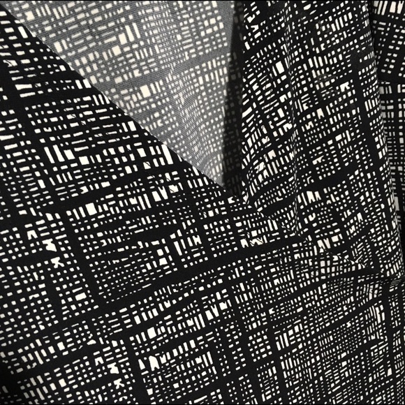 Wrap-around pattern top - Picture 6 of 7