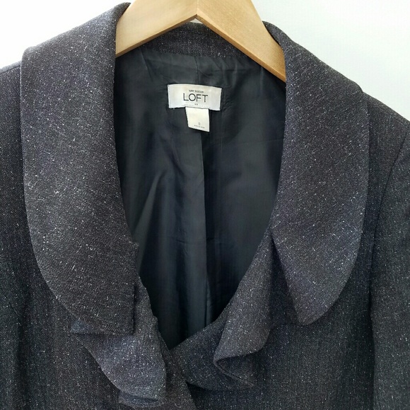 2-button LOFT blazer with ruffled lapel, size 8 - Picture 2 of 2
