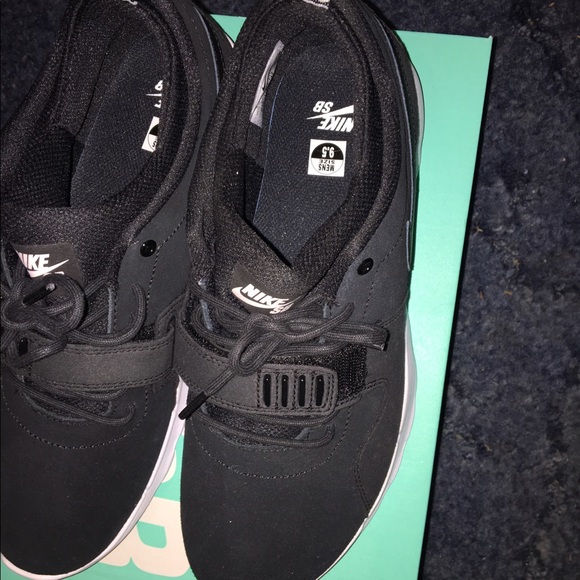 NIKE SB NEVER WORN