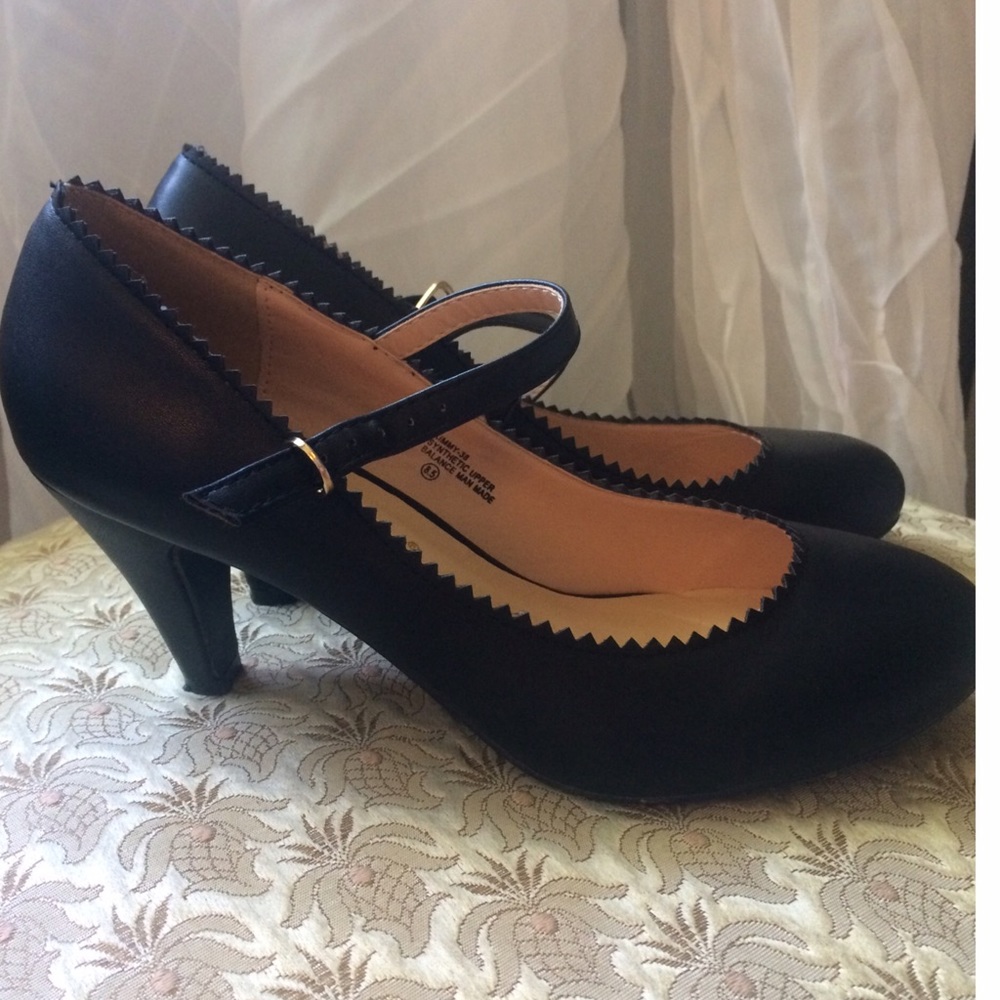 Like New!! Sophisticated Black Heels