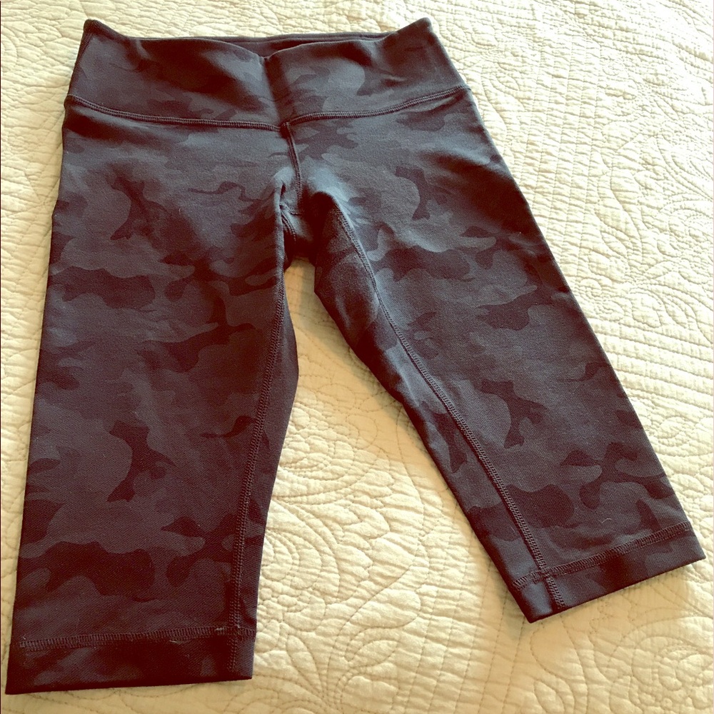 Rare Lululemon Camo Wunder  Under Crops