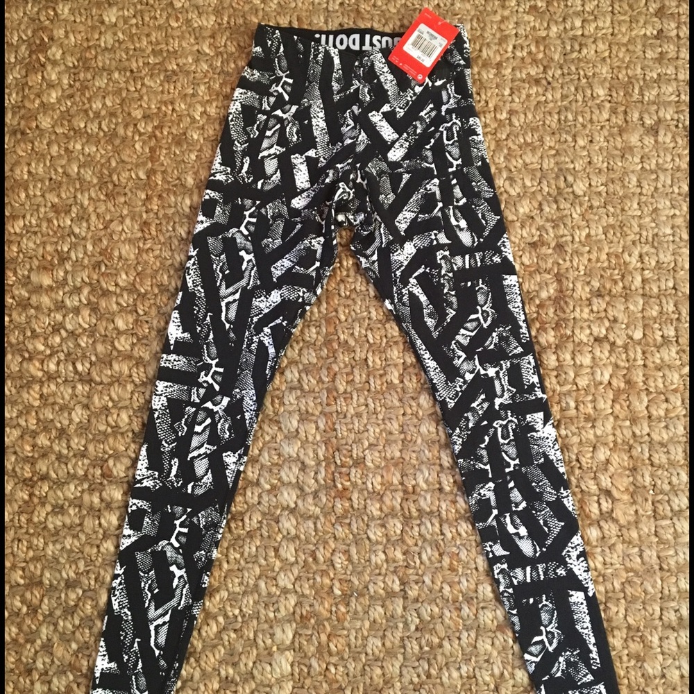 NIKE Women's XS Leggings. NWT!! SUPER CUTE!!