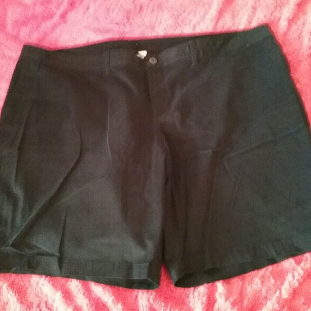 Old Navy Women's Plus Size 26 Black Shorts
